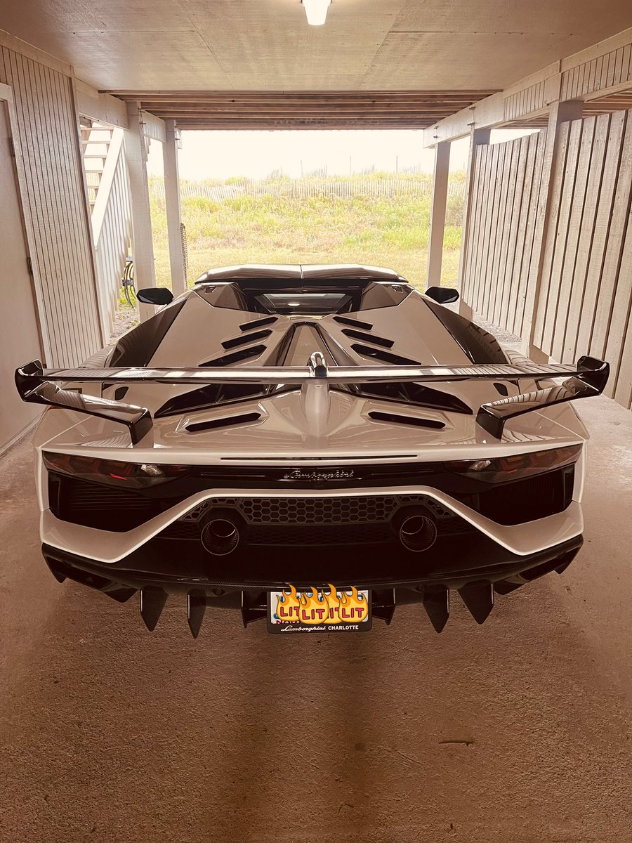 GoingParabolic's tweet photo. Hard times make strong men. Strong men eat steak and drive lambos. Don’t even comment if you don’t bench over 300. https://t.co/szOe9Z5XYy