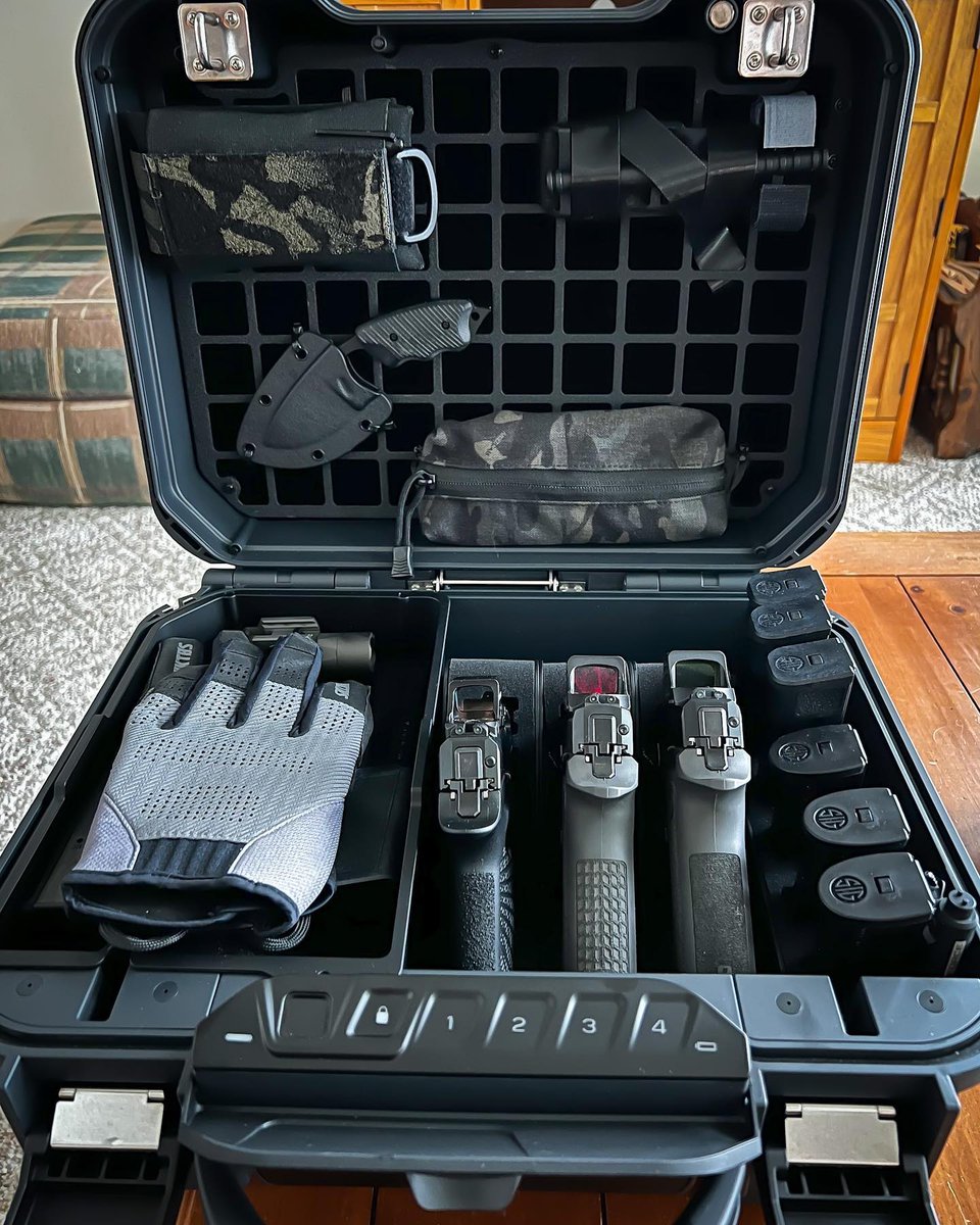 IC13_us's tweet photo. We all know having medical gear is important and one cool thing about our medical pouches is they aren't just for chest rigs. They also work great for range bags, vehicles, purses, backpacks, etc. 

( #📷 @sully.photo )
#rangeday #sigsauer #9mm #gooutside #vaultek #medpouch #ic13 https://t.co/lkVei4bwln