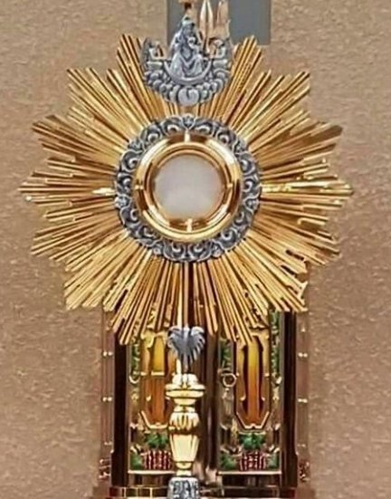 Israhel07's tweet photo. Alabado sea el Santísimo Sacramento del Altar https://t.co/CrSxdIe0pg