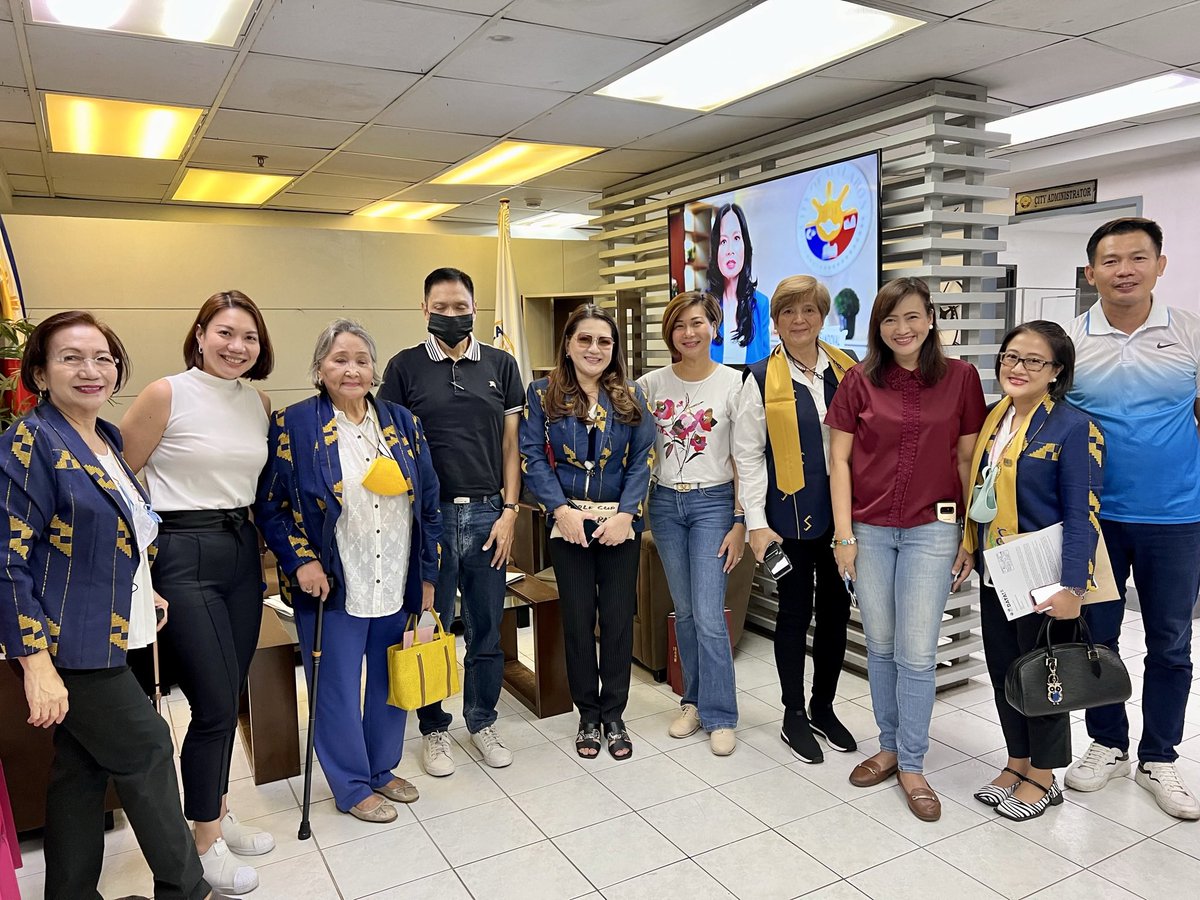 SiprPnp's tweet photo. Soroptimist Malabon with Mayor Jeannie Sandoval 💙 https://t.co/1NxCZ6v0Hc