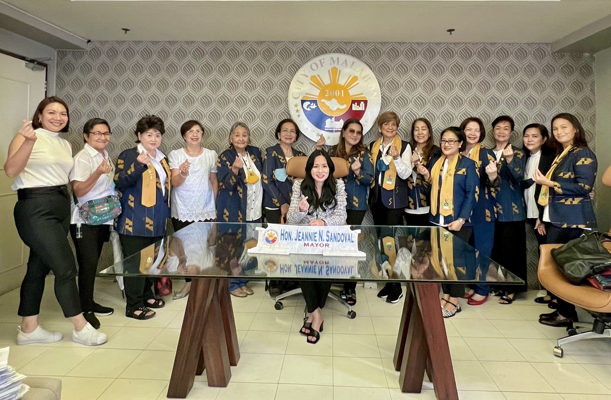 SiprPnp's tweet photo. Soroptimist Malabon with Mayor Jeannie Sandoval 💙 https://t.co/1NxCZ6v0Hc