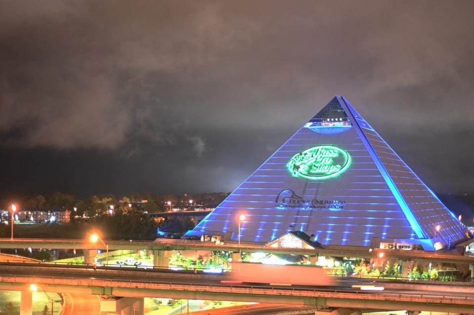 ExtSourSkittles's tweet photo. GUYS I HAVE JUST GOTTEN WORD THAT MR. SMILE (@mr_smile_key) HAS JUST MOVED INTO THE BASS PRO SHOP PYRAMID https://t.co/8BlEIB4PCW