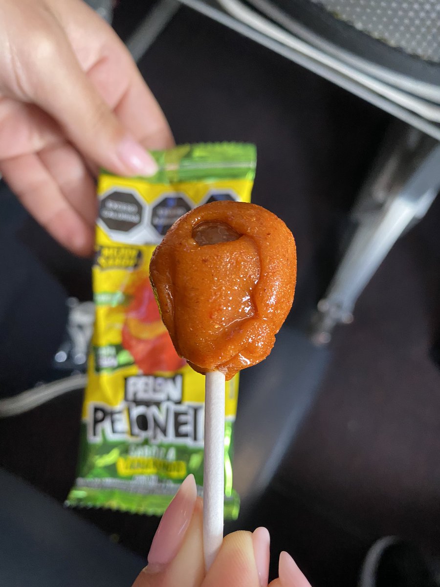 noemi_elia's tweet photo. @MXHersheys la Pelon Peloneta se recubre a mano? O el chiste es que se vea manoseada? https://t.co/WVtyKQCS2h
