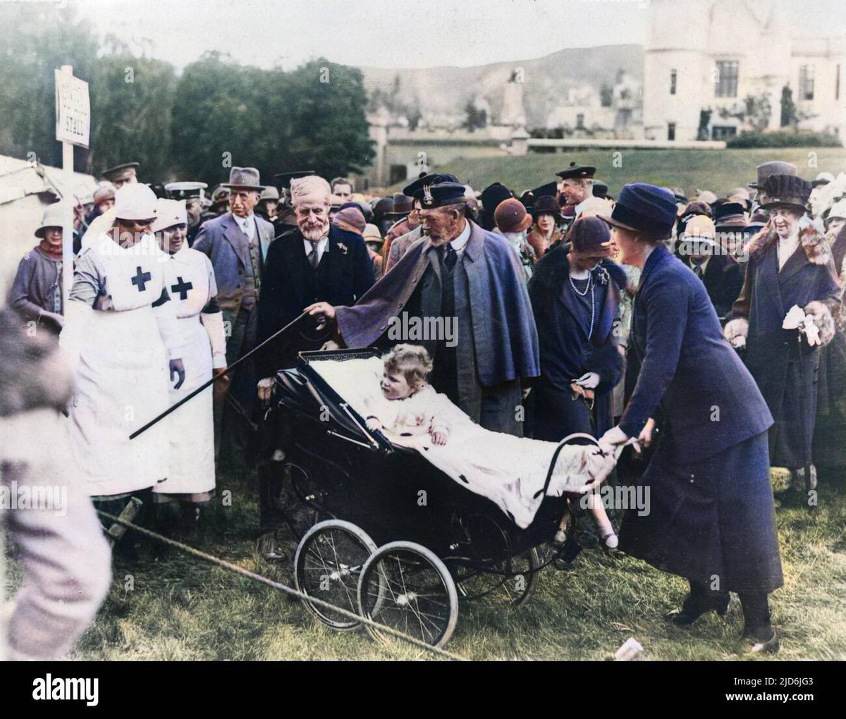 TheRoyalsNanny's tweet photo. On the eve of Her Majesty’s funeral, a moment to remember her earliest journey to Balmoral and with her paternal grandparents, George V &amp; Queen Mary. 1927. In the far right as well with her parents, the then Duke &amp; Duchess of York. God bless you, Ma’am. https://t.co/Wl2zkrkzkW