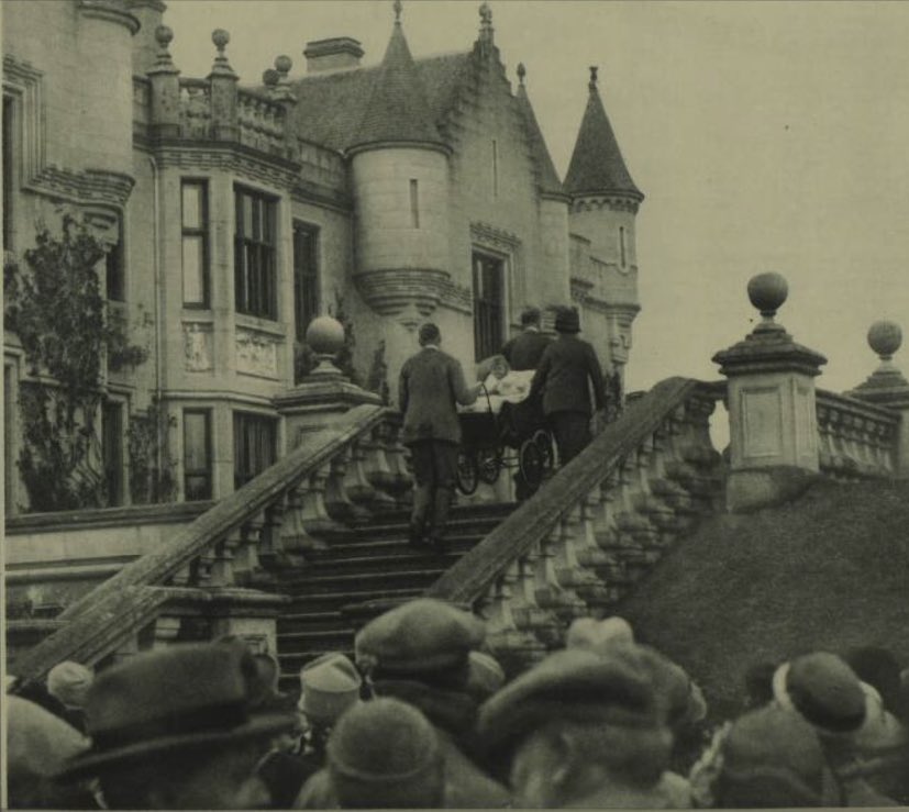 TheRoyalsNanny's tweet photo. On the eve of Her Majesty’s funeral, a moment to remember her earliest journey to Balmoral and with her paternal grandparents, George V &amp; Queen Mary. 1927. In the far right as well with her parents, the then Duke &amp; Duchess of York. God bless you, Ma’am. https://t.co/Wl2zkrkzkW