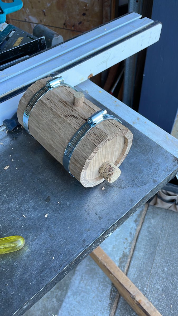 Weekend project: 750 ml oak cask for aging alcohol/ hotsauces.  Looking forward to first results in a few weeks.