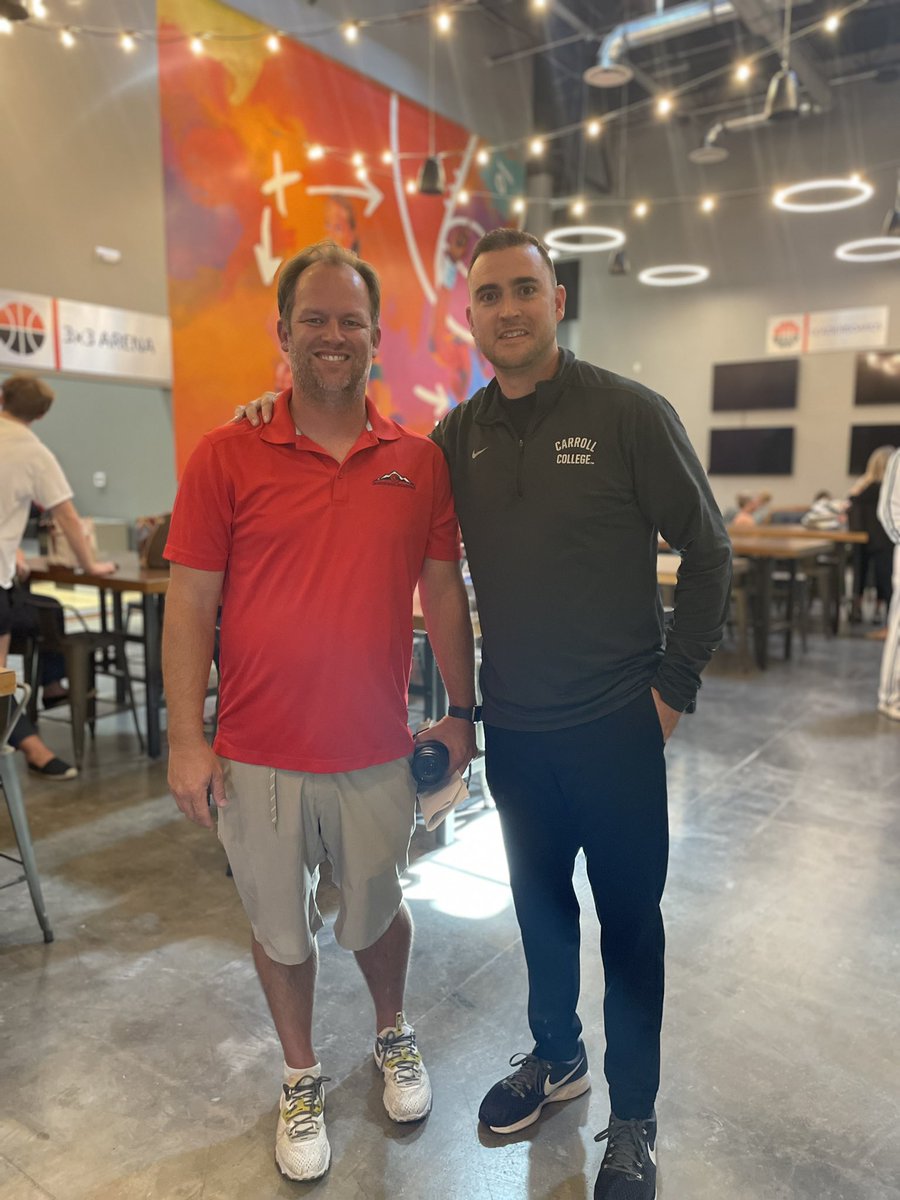Bball_CO's tweet photo. @CCSAINTSMBB hc @KurtisPaulson and I at #showcase22 in the incredible @BBallGames1
Know Coach Paulson for awhile now and really likes to recruit Colorado @DCHoopsCO Brendan temple has had a great career there https://t.co/UCSzCoWqpA