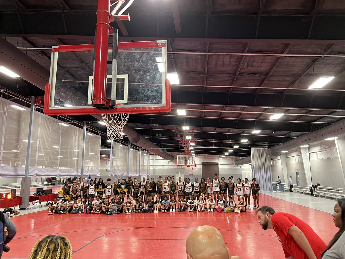 SingletonJamia's tweet photo. I had an amazing time yesterday at the @LgrBasketball fab 50. Great environment with a lot of talent. Thank you for having me. https://t.co/rroK8Ctg1o
