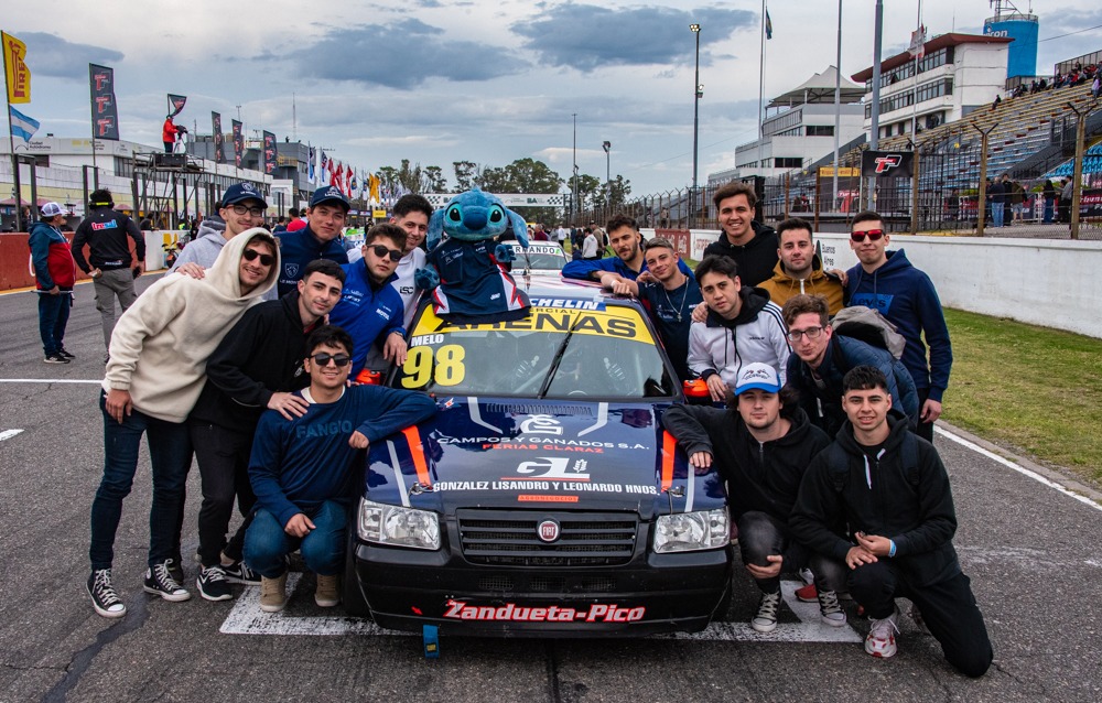 *Charla el sabado a la noche*

-<a href="/bremarz16/">Facundo E. Britos</a>: Lo que tiene la culpa y describe este finde semana es una sola palabra, SimRacing
-Yo: Mira hasta donde nos trajo el G27...

El finde mas épico del año, como los quiero manga de trolebuses
