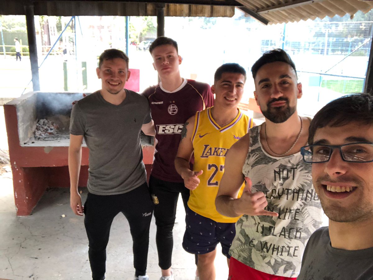 Lindo asadito con los pibes <a href="/agusoko21/">Agusoko</a> <a href="/maty8909/">404 Shadow</a> <a href="/Jastley_WR/">404 Jastley</a> @FARACEwr