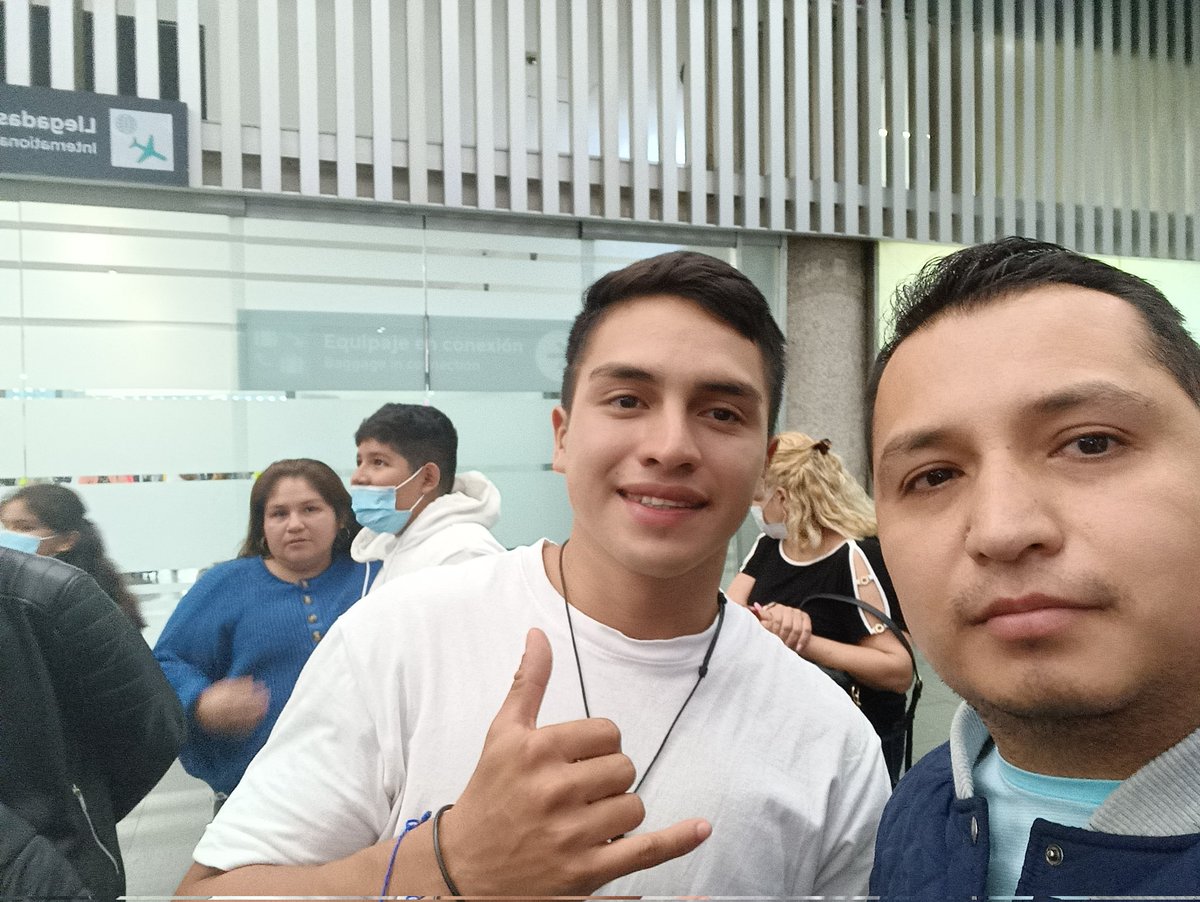 DeNocheConCesar's tweet photo. Recibiendo a @yuseffarahch de @mexico_survivor en el aeropuerto y también nos encontramos a Koke Guerrero y a Dugan de @ExatlonMx #elleonlibanes #leonlibanes #YusefLeonLibanes #SurvivorMexico #ExatlonMx https://t.co/VvOeLvK8Pw