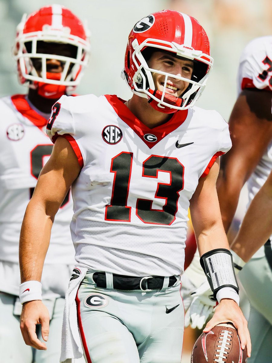 EvilCoachYeah's tweet photo. Since the 2021 SEC Championship Game:

Bryce Young: 

110-170 (65%) | 1,188 yards | 15 total TD | 5 INT | Bama 36.6 ppg

Stetson Bennett IV: 

102-144 (71%) | 1,489 yards | 13 total TD | 0 INT | UGA 39.4 ppg 

#GoDawgs #Stet4Heisman https://t.co/gnyWACwHYy