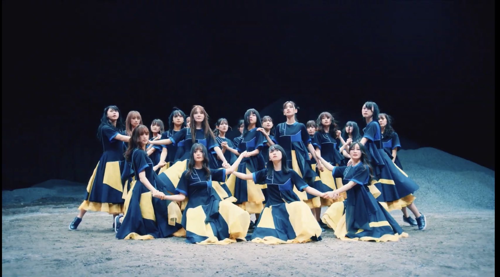 Amazon.co.jp: shop2019日向坂46 8th Single「月と星が踊る