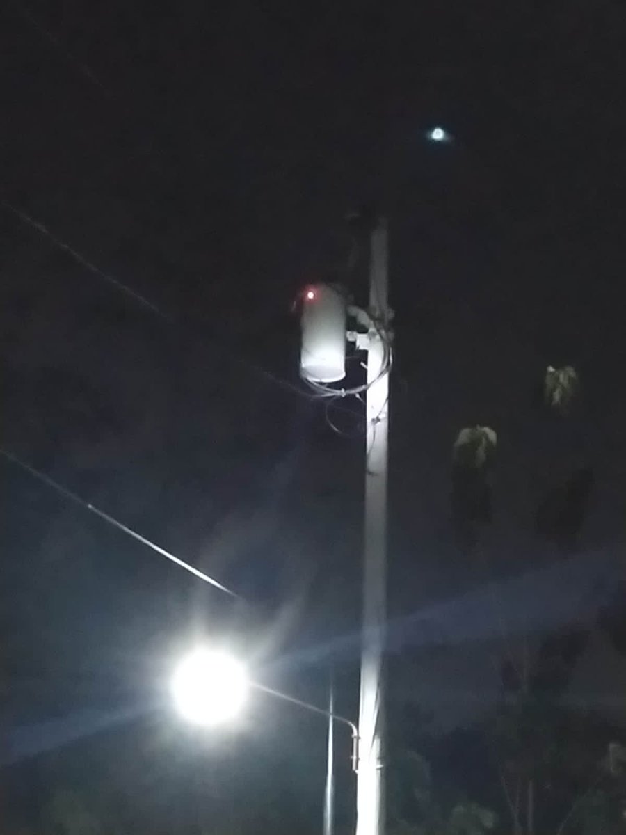 amorosfeto's tweet photo. @pln_123 lokasi di perum rudensia rt 10 rw 1. Mangunharjo, tembalang, semarang. Travo terlihat overload.. mohon d tindak lanjuti @PlnSemarang https://t.co/9hpGrgmluR