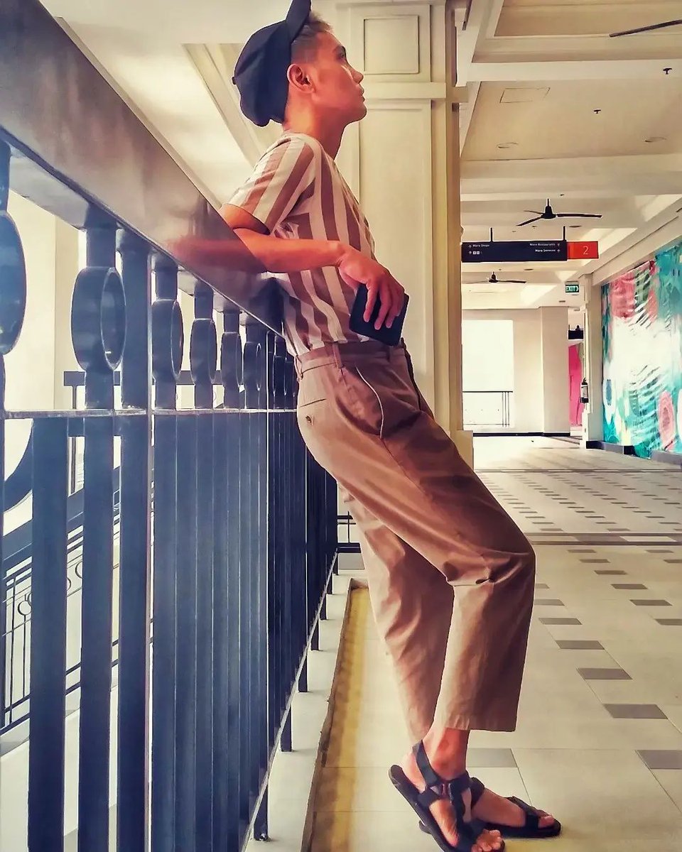 nellyvalencia0's tweet photo. im starving and decided to have a morning qalk and get a food.. ended up taking picture though haha 
 #ootdinspiration #ootd #mensfashion  #aesthetics #streetstyle #influencer #styleinfluencer #followme #retweet #instagay #gay #rainbow #iloilo #ilocity #iloilocityoflove #retweet https://t.co/d84A9ATqSt
