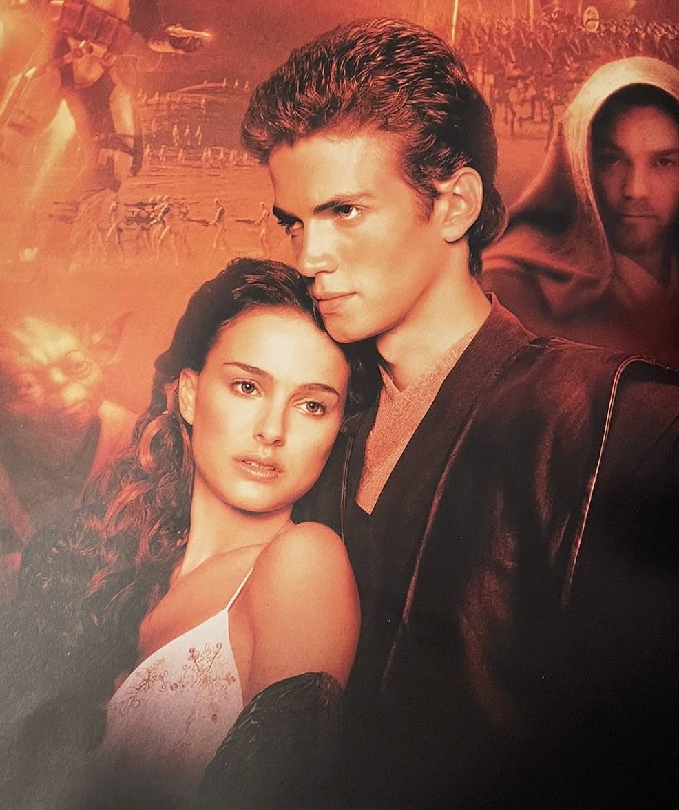 dailyanidala's tweet photo. just a friendly reminder that the iconic aotc poster art by drew struzan is based on an actual pose hayden and natalie did https://t.co/TYVvsB8Yop