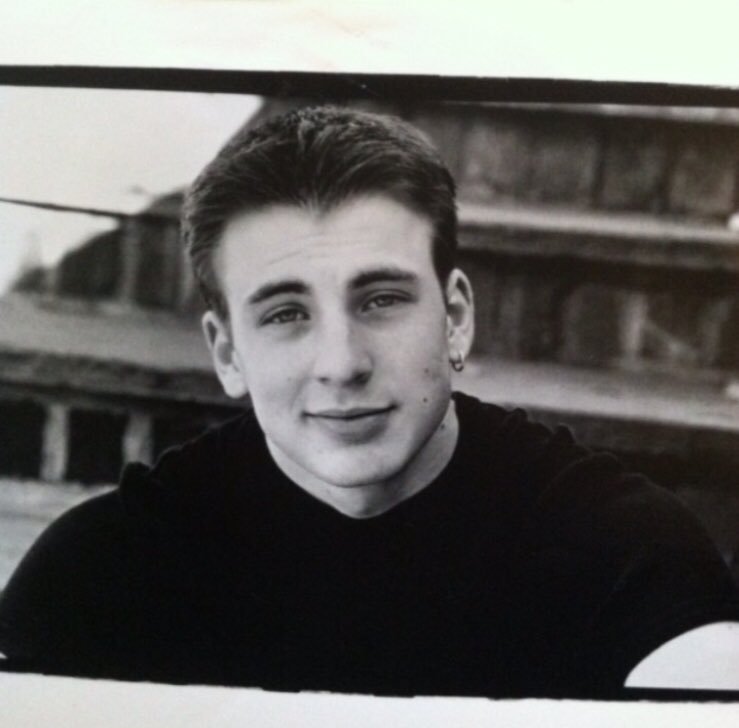 dailyevans_'s tweet photo. young chris evans https://t.co/laFO8rS9xG
