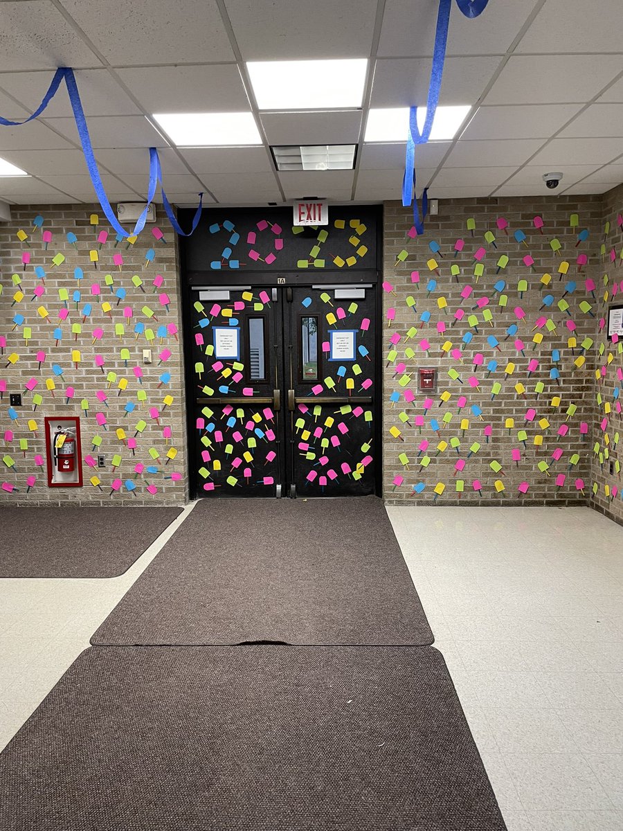 PHS2023's tweet photo. #Classof23 #SummerPoolParty 🐬🩱🐠🌞🌊🥥#HallwayDecorating LET’S WIN THAT SPIRIT CUP!!! @APSavine @PenfieldCSD https://t.co/PeVsOLvbwv