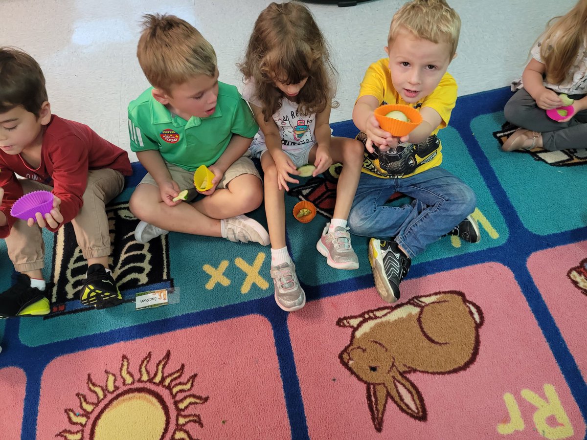 MsSarahPreKCMES's tweet photo. Pre K students have been using their 5 senses with learning activities. https://t.co/FybEasLGf1