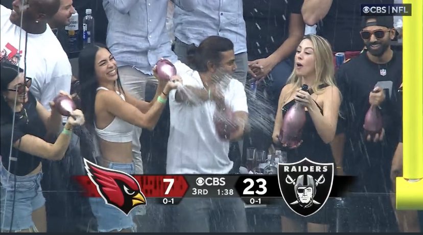 barstoolsports's tweet photo. Oh nooooooooooo https://t.co/zcpT9IQKzs