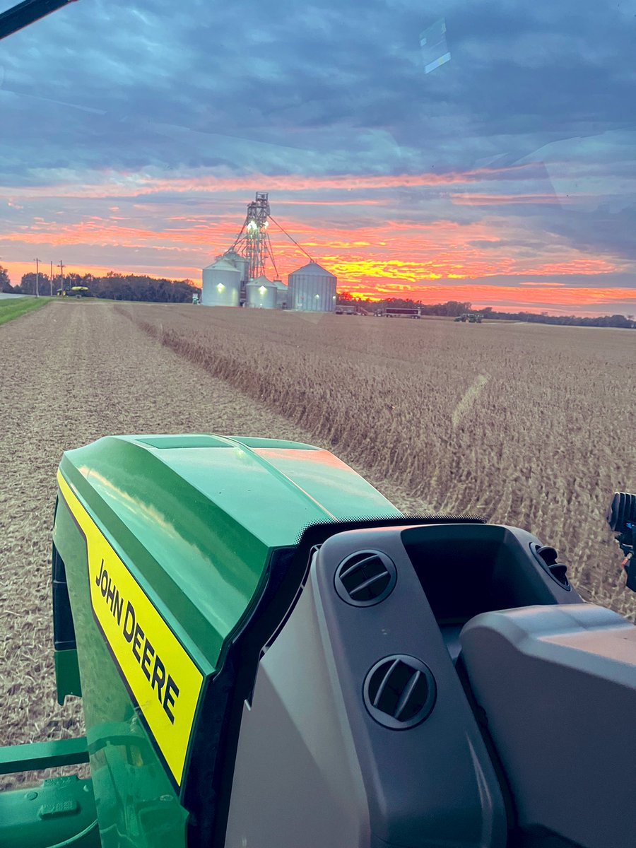 OhioStateFSR's tweet photo. Sunset Goals #AgPro #sunset #setupweek https://t.co/lyelXnVTui