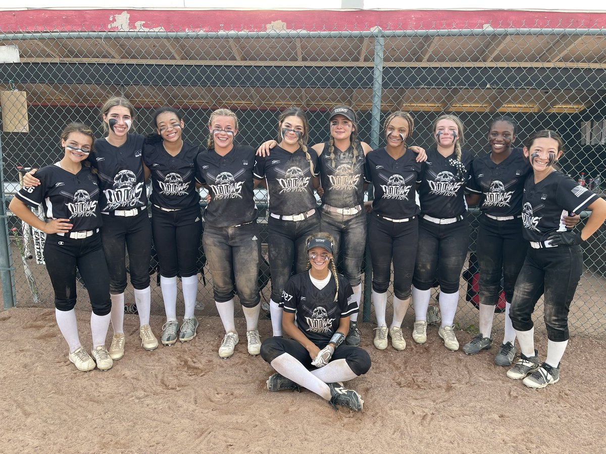 VoganOhio's tweet photo. 5-0 on the weekend at the Outlaw Friendlies. Thank you Emma. @theohiooutlaws
Each of us needs all of us.  Way to have each other’s backs all weekend. #pressureisprivilege #outlawlife☠️🥎🖤 https://t.co/N6TcTX82iR