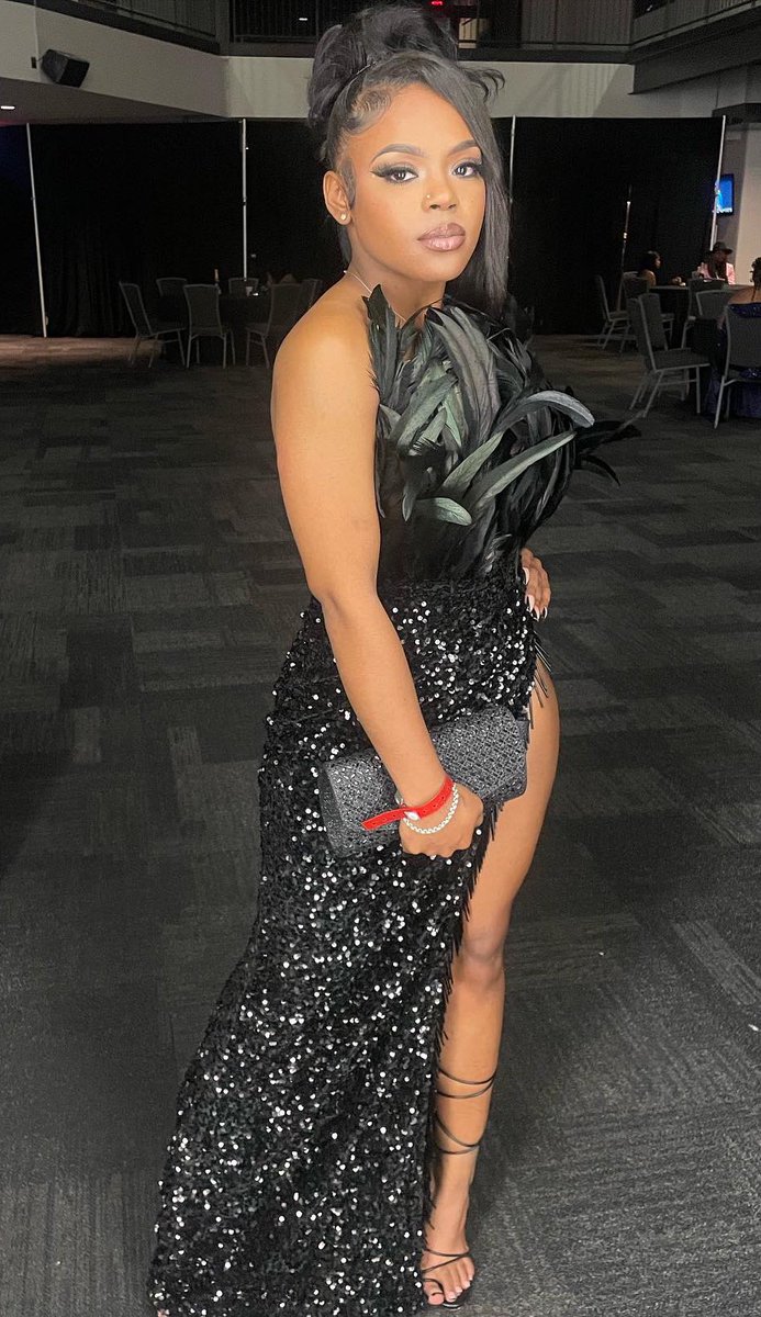 aborntreasure's tweet photo. Be yourself, there's no one better 🖤

#Harmonysmom #boosieprom #toptier #details https://t.co/KBNH9ADXU4