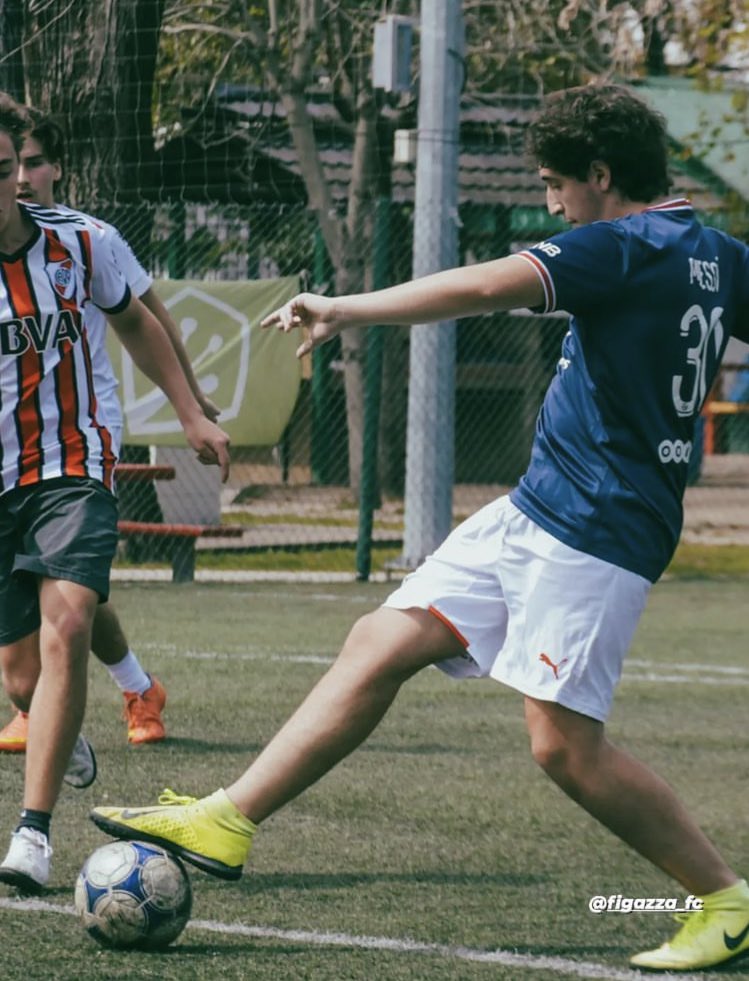 FigazzaFC's tweet photo. OMG PUEDE MOVERSE!!😱😱😱

- 1 gol⚽️
- 5 metros recorridos en 90’🐌
- Ortigoza moderno✅
- 10kg overweight🍔
- Apretada al referee🔪

PIRRIANO’S MASTERCLASS🪄🎩 https://t.co/f6jXvgItFB