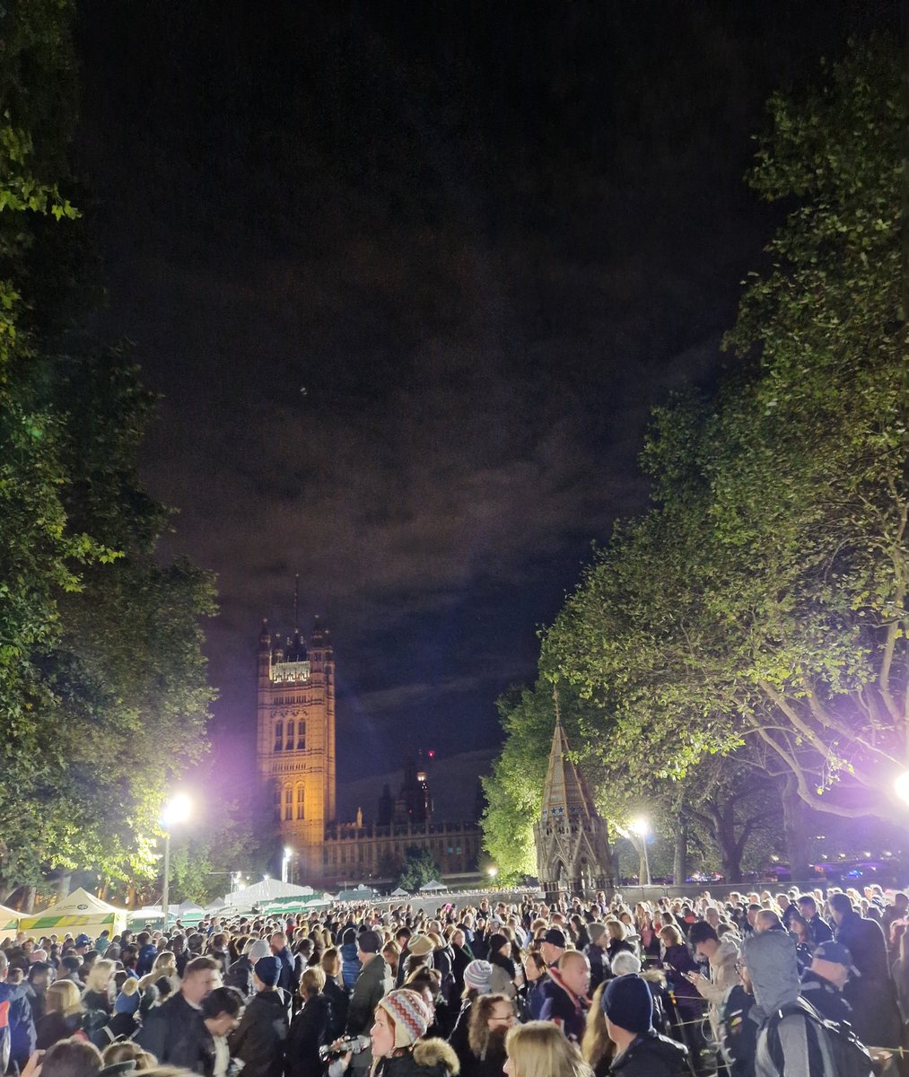 jrwrites_'s tweet photo. WE HAVE ARRIVED
Many, many zig-zags, at least it's still moving for now.
#snake #essess
#QueueForTheQueen https://t.co/ylo0W5rM0I