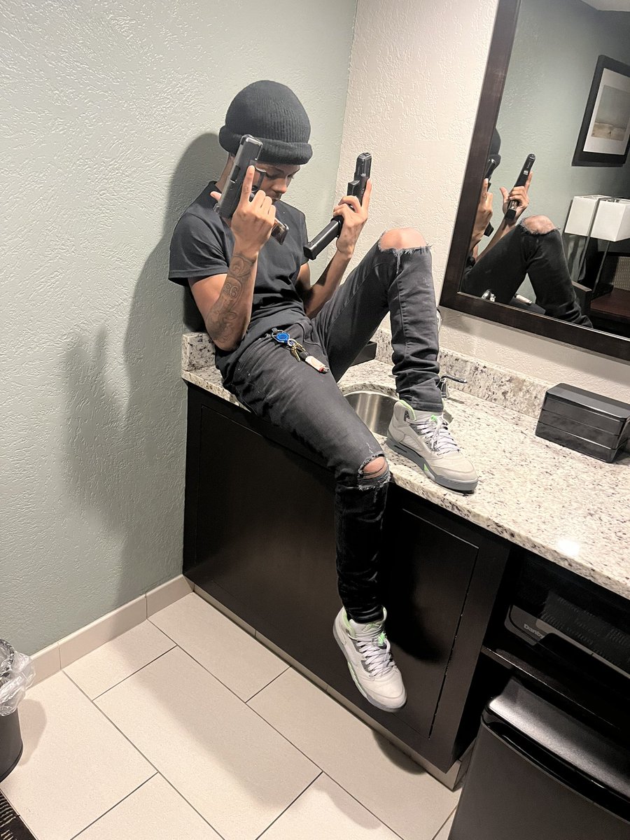 AFNF95's tweet image. Yeah  baby  I'm a demon I be high as I kould be🖤💭