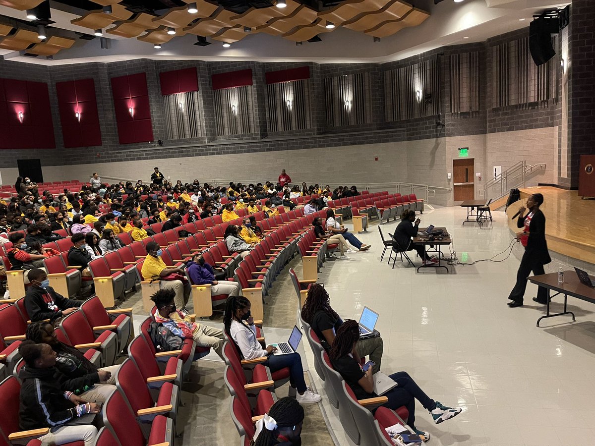 weare1crossland's tweet photo. Our Freshman are built different, they have pledged to #finishinfour #crosslandqualified https://t.co/oNx3lXTTK7