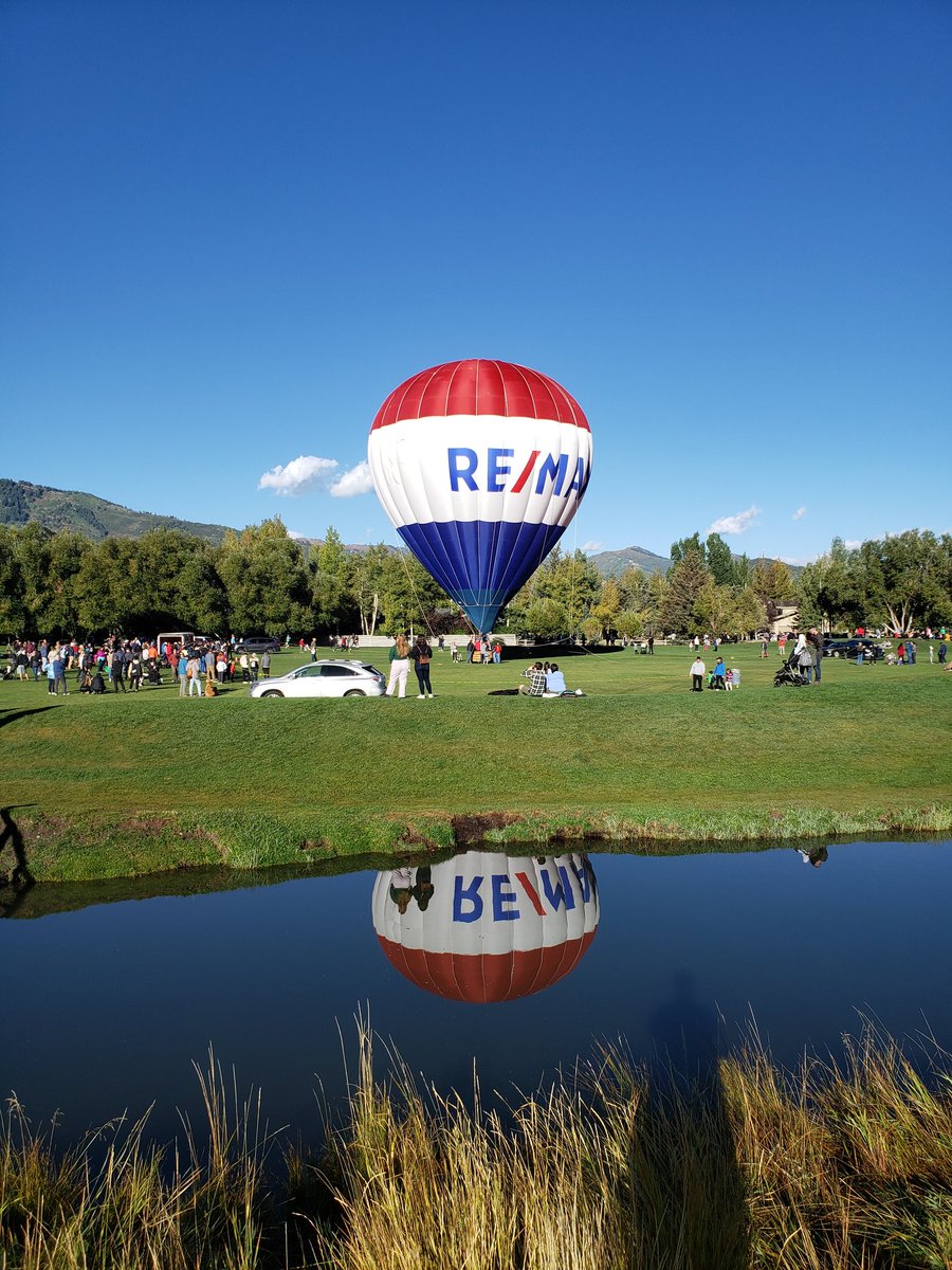 TWise715's tweet photo. Pics from the Autumn Aloft balloon festival in Park City, UT this morning. @spann https://t.co/DLSVwCSREy