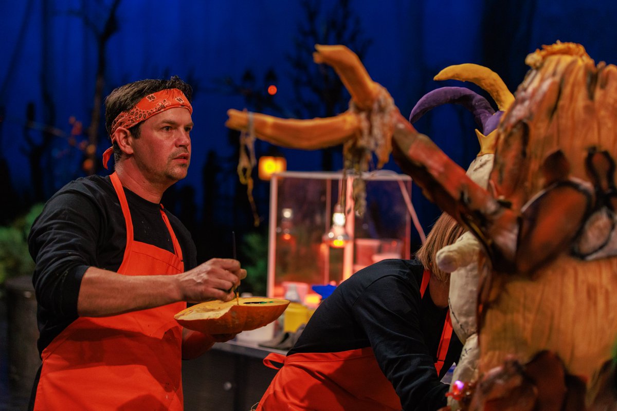 Time is almost up! All three teams are hurrying to put the finishing touches on their New Orleans-inspired display. #HalloweenWars