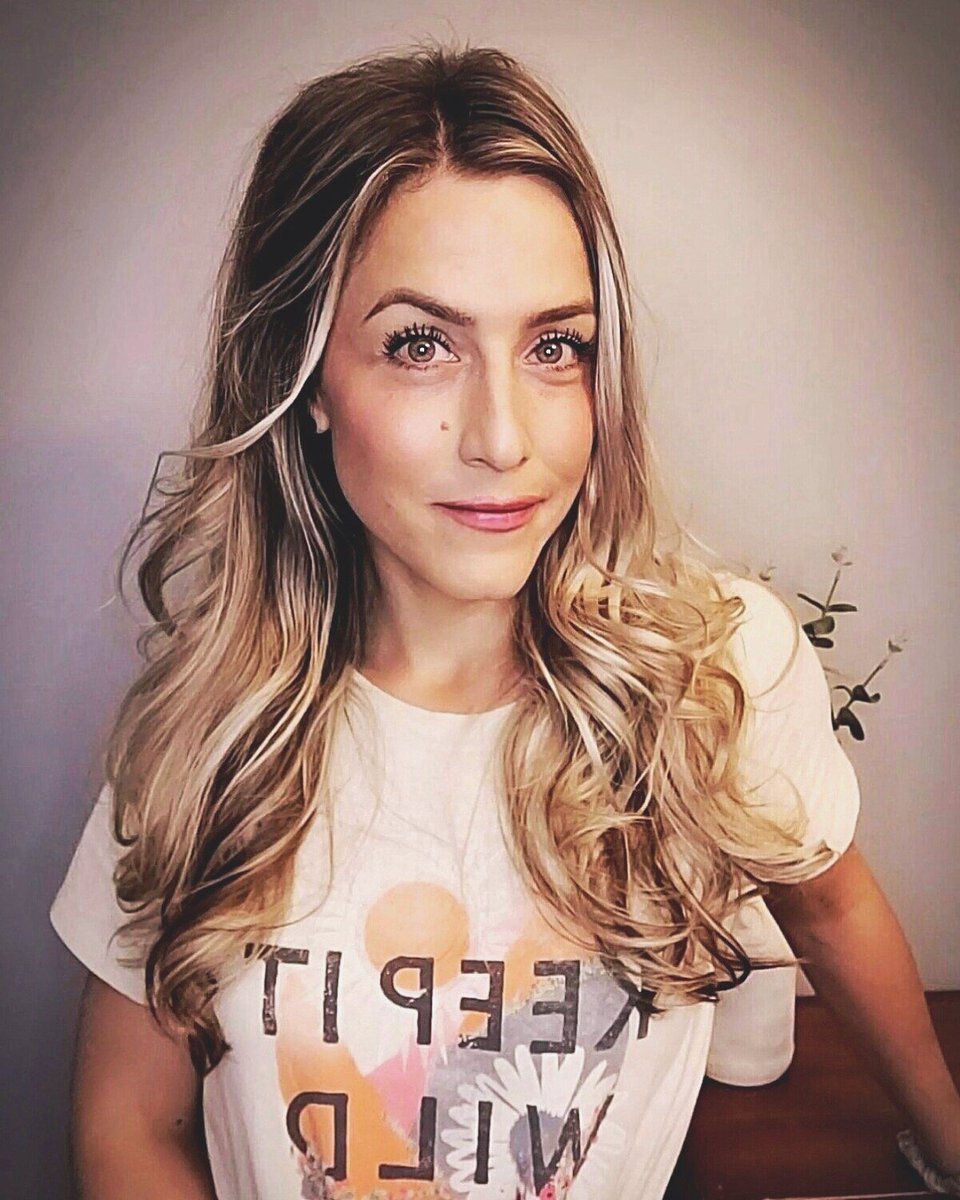 MsLxc's tweet image. I am a mother, wife, proud francophone, canadian-born daughter of a farmer &amp;amp; teacher. I value freedom of choice. For that reason I am considered part of a fringe minority with unacceptable views. I am fighting for my children's future freedoms. For that reason, #TrudeauMustGo 🇨🇦