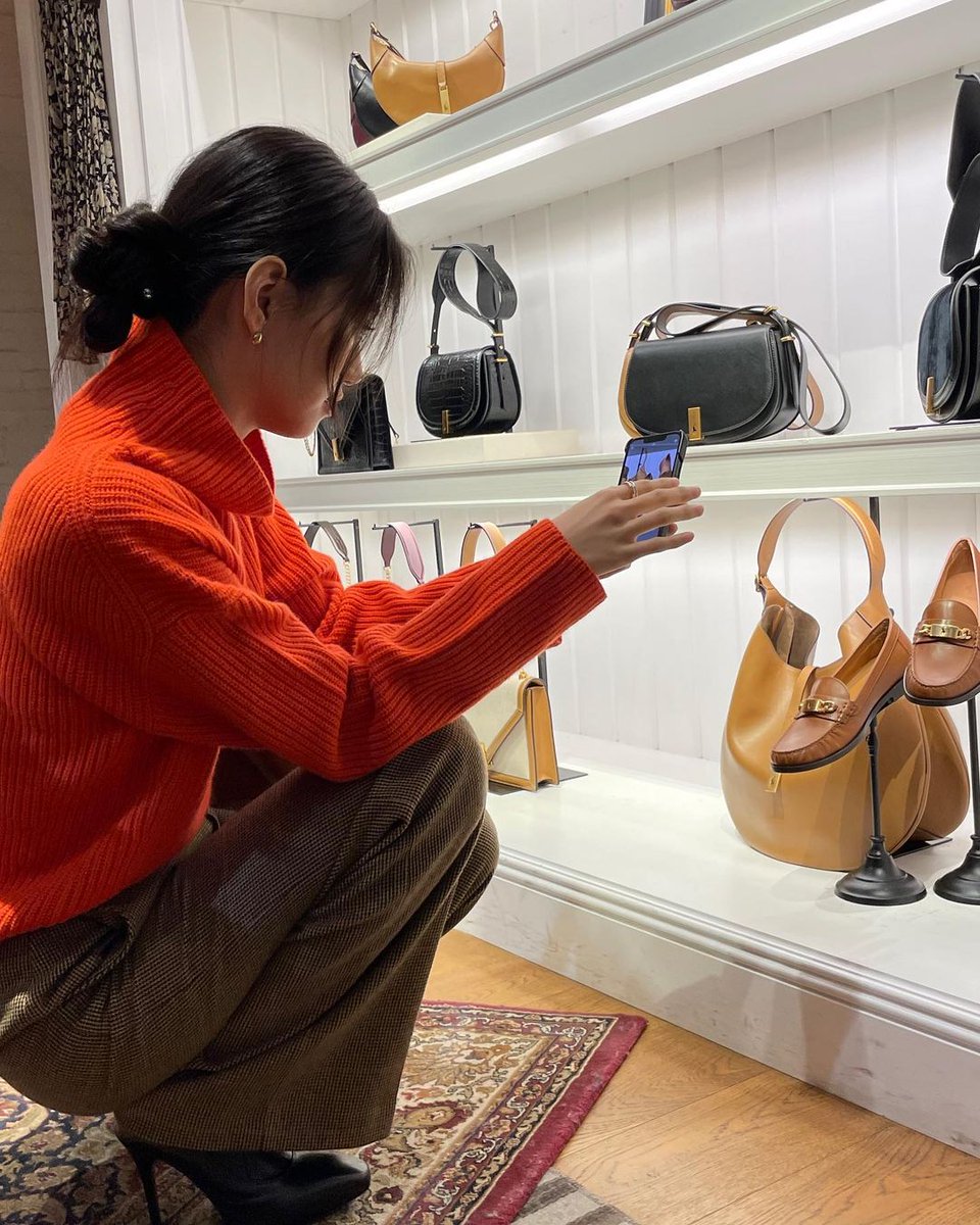 doyeokn's tweet photo. ㅤ

When the outré look and enthralling sparkle crafted rainbow in the mirror of my blessed soul, Polo Ralph Lauren’s chic collection intoxicating reverie in a cup of magical touch. 

ㅤ https://t.co/m7UsraggeX