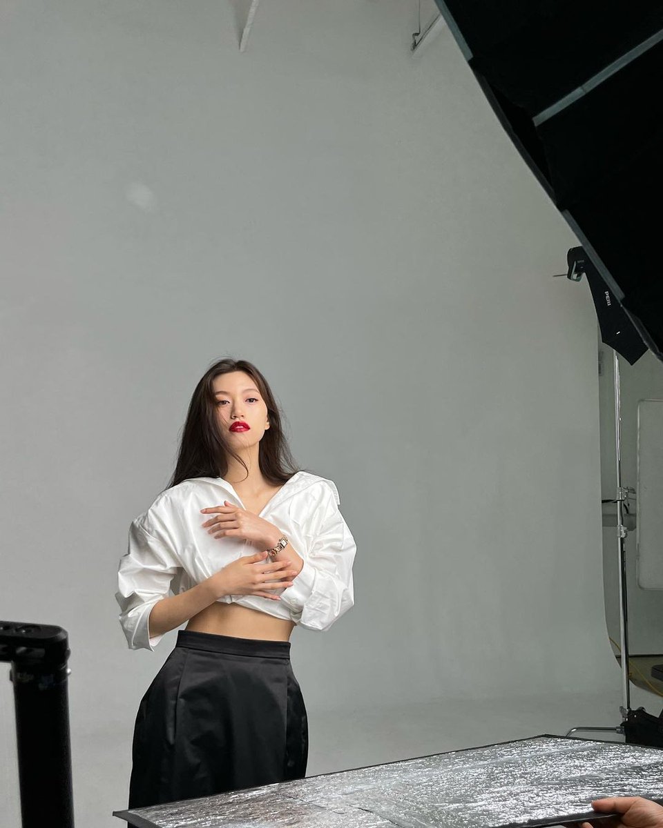 doyeokn's tweet photo. ㅤ

We all need exquisite boost that stars adore wholeheartedly; to shine as a little cynosure with dazzling visage. I’m here to strike a pose and start possessing, spreading its luscious perfume of the enchantment. 

ㅤ https://t.co/FW7tZjP86V