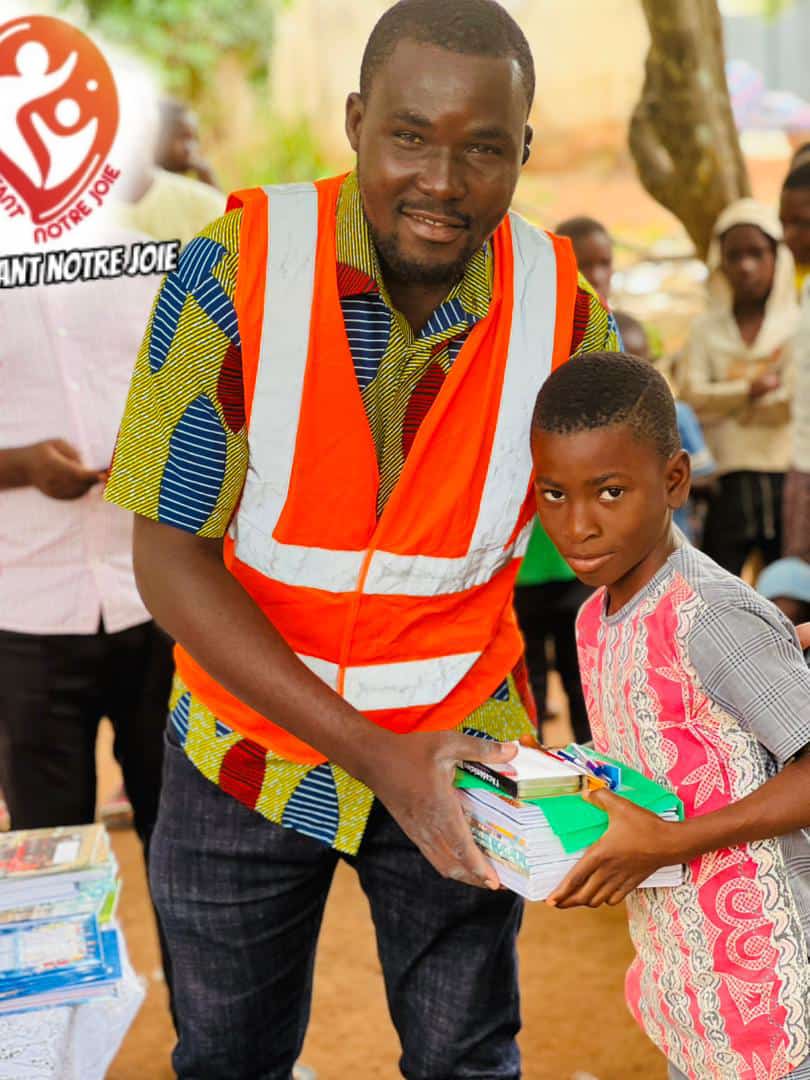 WizfatOfficial's tweet image. Nous étions à Davié ce samedi 17 septembre 2022 pour faire un don de fournitures scolaires aux enfants de la localité, afin de bien commencer la rentrée académique 2022-2023 dans de bonnes conditions. 
#unenfantnotrejoie
#actioncharitative
#rentréeacadémique2022-2023