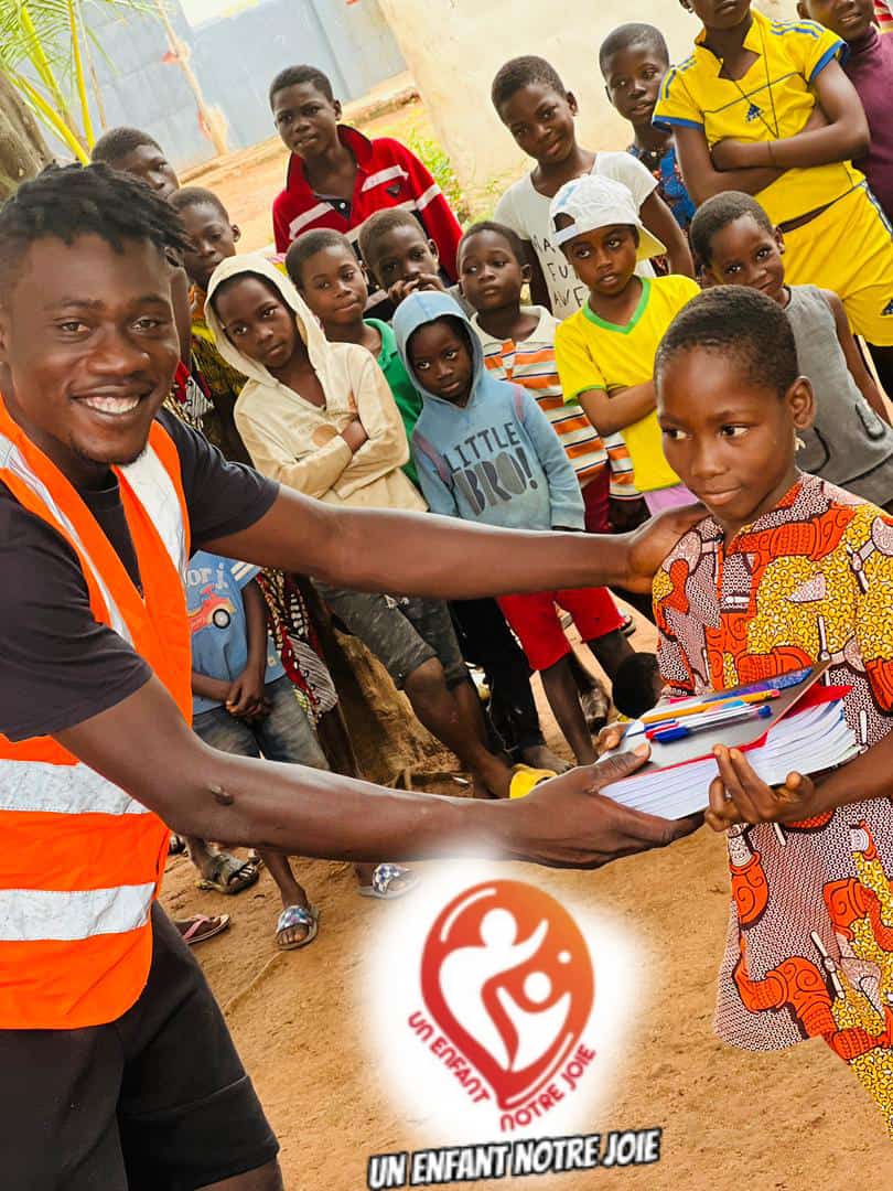 WizfatOfficial's tweet image. Nous étions à Davié ce samedi 17 septembre 2022 pour faire un don de fournitures scolaires aux enfants de la localité, afin de bien commencer la rentrée académique 2022-2023 dans de bonnes conditions. 
#unenfantnotrejoie
#actioncharitative
#rentréeacadémique2022-2023