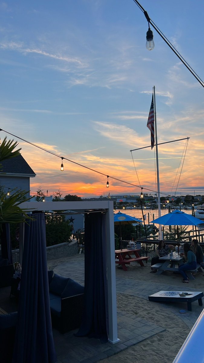 amc_sb's tweet photo. The Albertus Softball team would like to take a second to thank all that came out to support us in our fundraising efforts Friday! Your continued support of the team is so appreciated and never goes unnoticed.

A special thank you to Dockside Brewery for having us! https://t.co/zseEf0IhEh