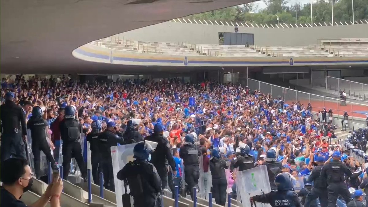 EDUX77's tweet image. Históricamente CU es de Cruz Azul.
Por eso dolieron tanto esas dos volteretas.
Y por eso vuelve a dar mucho gusto ganar de nuevo ahí.
Venga La Máquina!