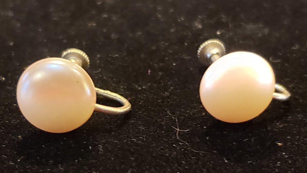 ILoichuk's tweet photo. Vintage Jewelry Unsigned White Flat Round Screw Back Earrings, Button Or Dot Earrings
#EarringsButton #RoundScrew #flat #DotEarrings #VintageJewelryUnsigned #AtticEsoterica
👉https://t.co/rjyZIiOQ9b https://t.co/YM4822Fq3s
