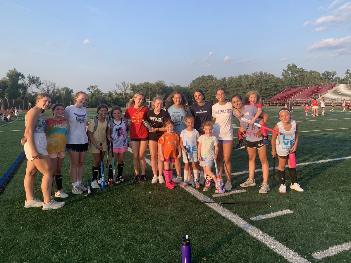 MrsLavelle's tweet image. The GC Varsity Field Hockey Team hosted an Instructional Clinic for K-8 for the second week in a row🏑❤️ #HEYRED #GCFH