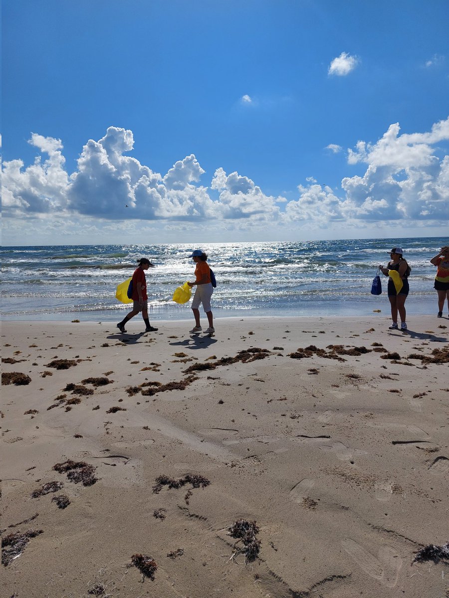 haileyehunt's tweet photo. We had sooo much fun down at the coast exploring and cleaning up the beach this weekend! Our Mustangs (and future Jones Mustangsπ) did great! #MustangsIgnited #NISDJay https://t.co/GzfXbDslIP