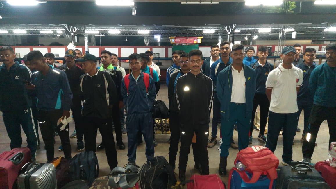 fourmpctr's tweet photo. Army "Army attachment camp"
Journey begins Jabalpur to Bhopal
Jabalpur station
Total= 25 cadets 

Date 19.09.22 https://t.co/mvKTg0PLyX