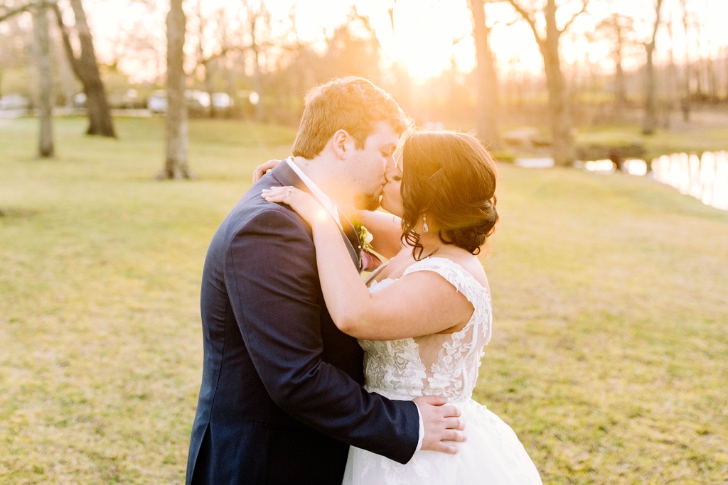 "Maybe millions of people go by, but they all disappear from view and I only have eyes for you" - The Flamingos ✨✨⁣⁠⁣
⁣
Venue + Coordination ◦ @heartwodhall
Photographer ◦ Smash Studios Photography
Gown ◦ @lowsbridal1