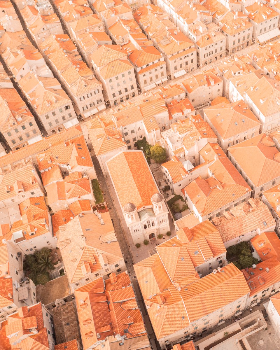 kaitandbeyond's tweet photo. Dubrovnik, Croatia from above. If you look closely, you can see little people walking around searching for the best seafood. https://t.co/hlpIXfVAWx