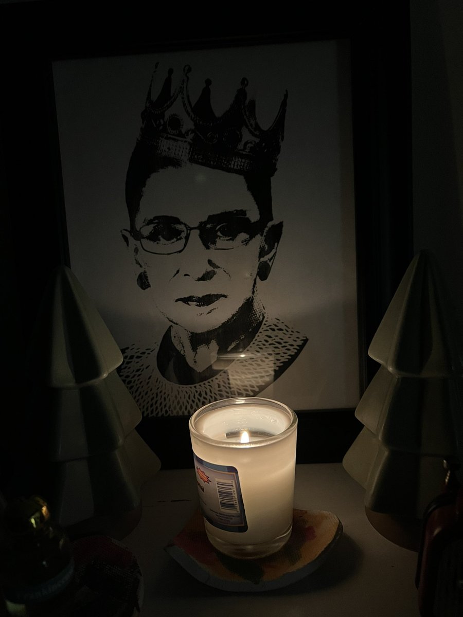 dellimeat's tweet photo. Yahrzeit candle for #RBG #ruthbader #RuthBaderGinsburg https://t.co/OzPz2NTArt
