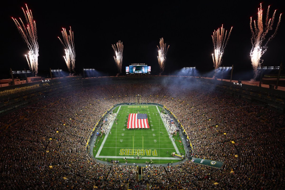 theScore's tweet photo. A thing of beauty. 🤩

(📸: @SNFonNBC) https://t.co/mmXV58TwN9