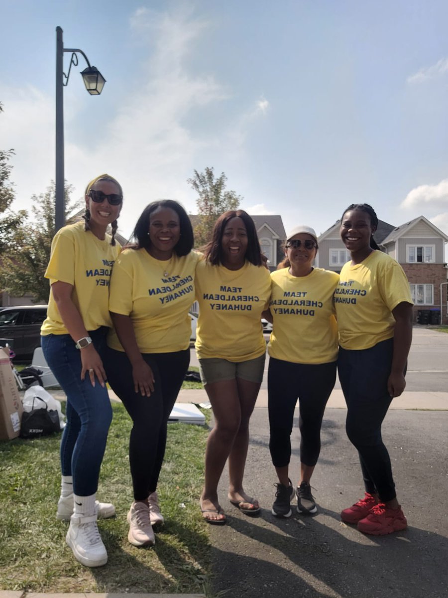 Some of the team out supporting the Garage sale thank you ladies for hosting 🙌🏾🙌🏾 #teamcheraldean #votecheraldeanduhaneyward1