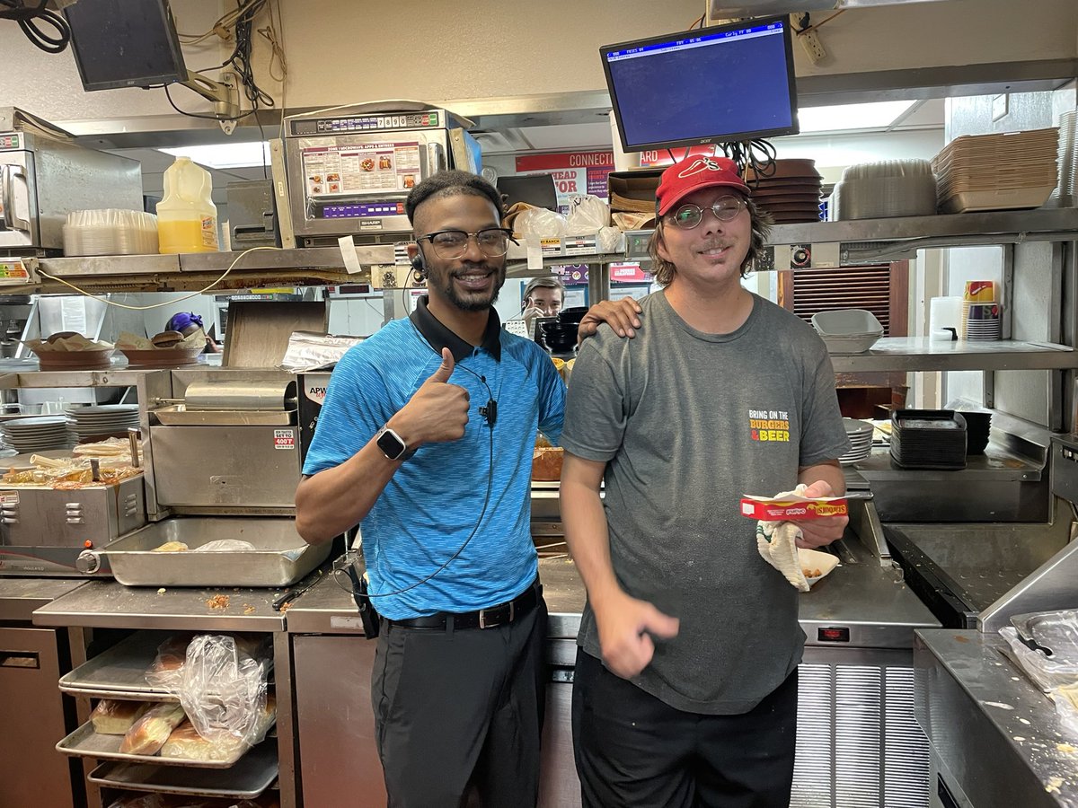 ChelsMarks561's tweet photo. Nate developing into quite a leader in the kitchen! #chilislove #righthererightnow #beastinthesoutheast #chilisrightnow @Obione52 https://t.co/sdMkn9WGZJ